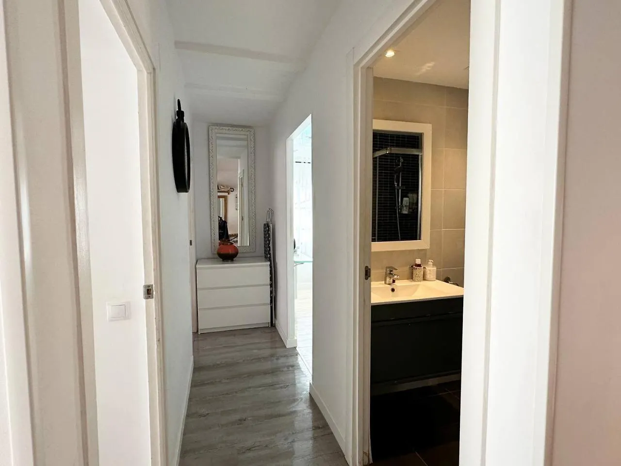 Apartsalou Priorat 0*, Σαλού